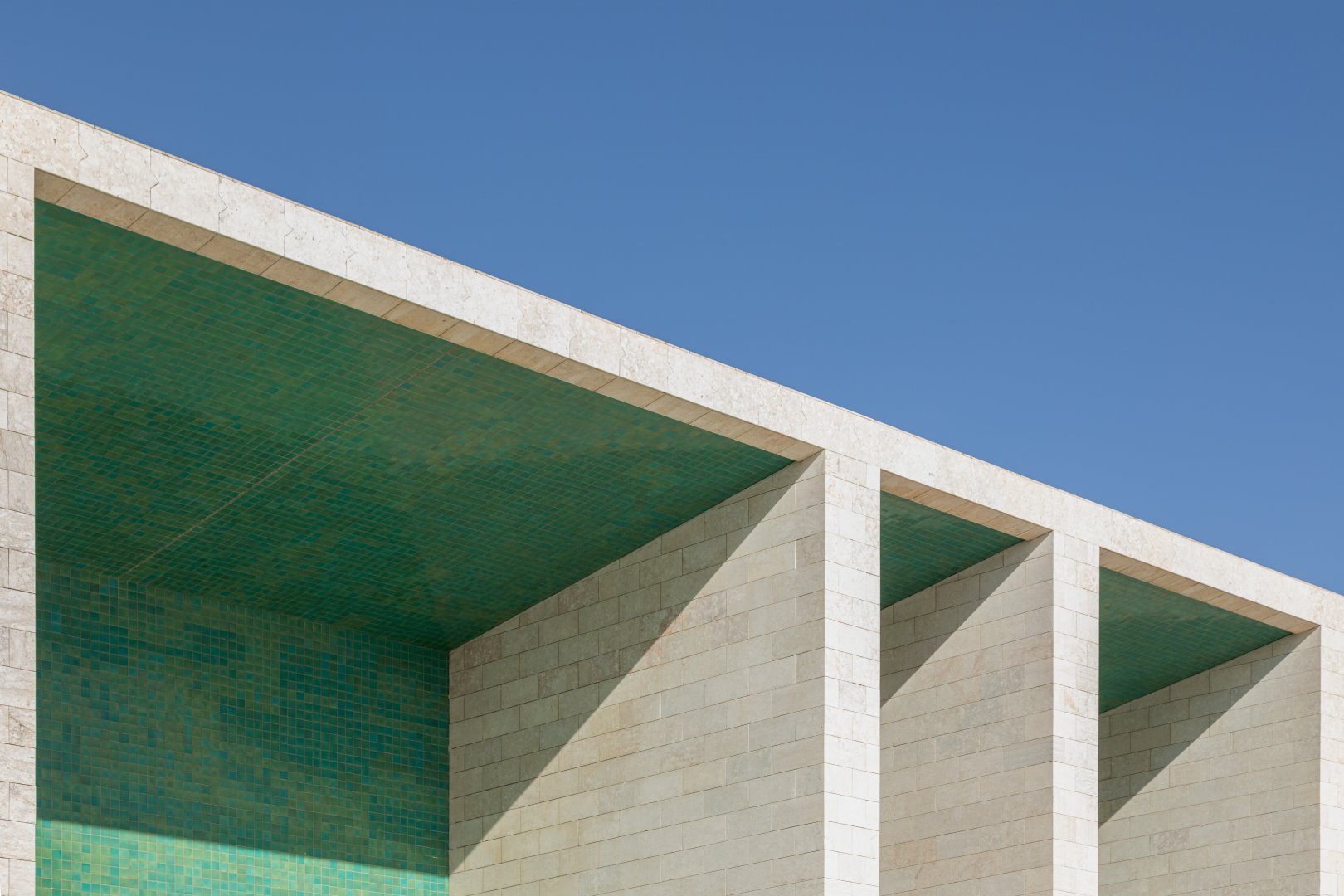 shutterstock 2421717409