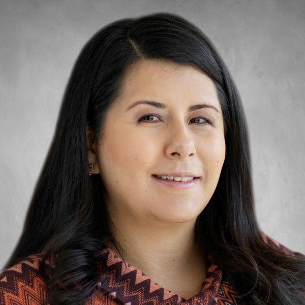 Dulce Estrada J. santamarina mas steta equipo dulce maria estrada 1080x1080